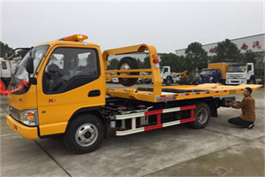 南长哪里有拖车服务